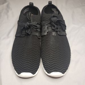 Ugg tennis shoes 9.5